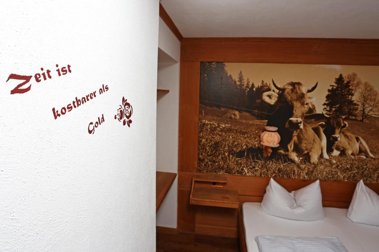 Lustiger Hirsch Hotel Akams Exterior photo